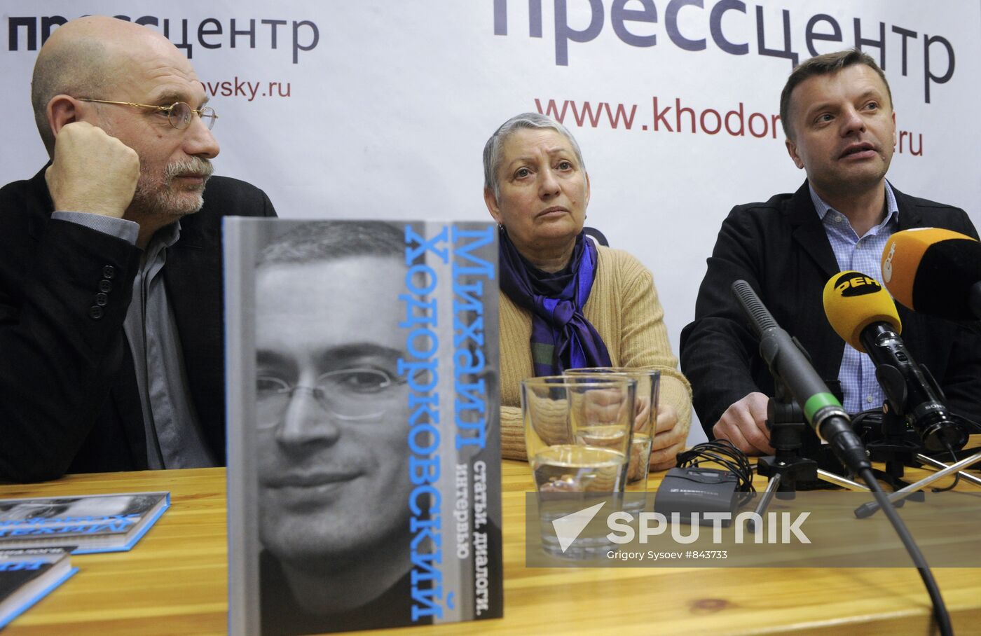Boris Akunin, Lyudmila Ulitskaya and Leonid Parfyonov