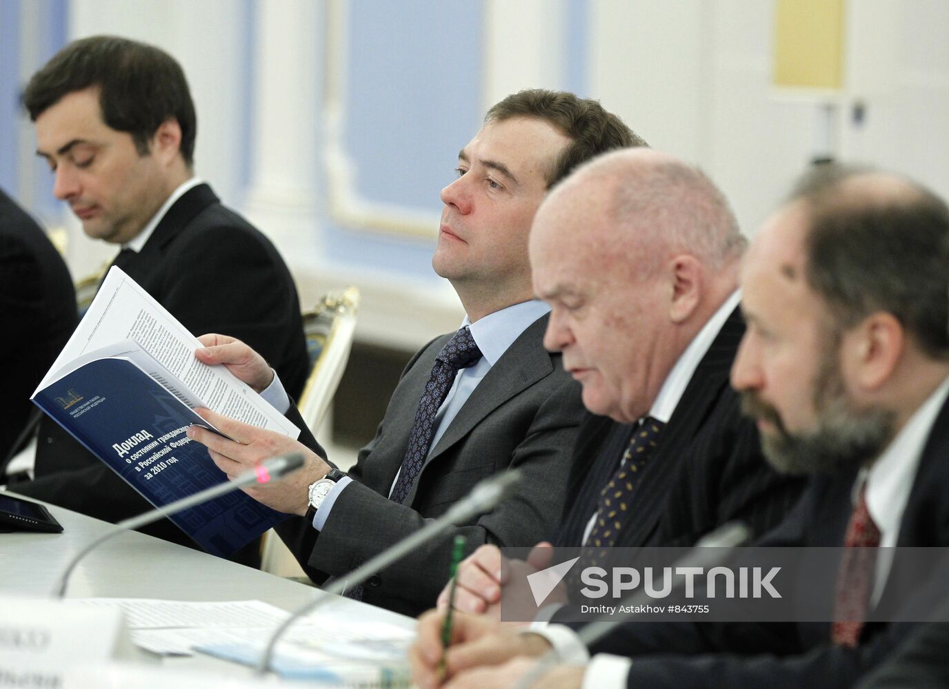 Dmitry Medvedev meets with members of Public Chamber