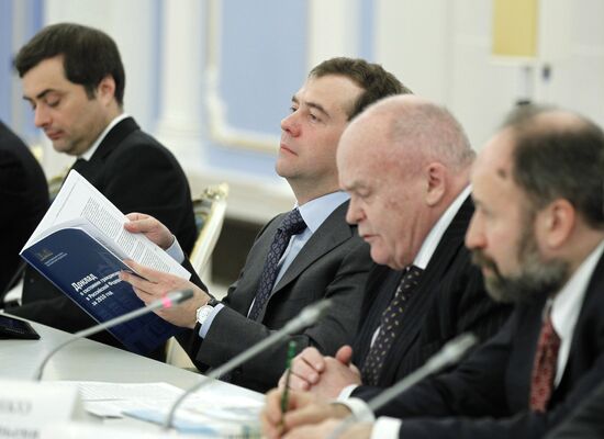 Dmitry Medvedev meets with members of Public Chamber