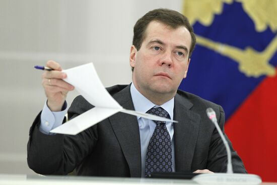 Dmitry Medvedev meets with members of Public Chamber