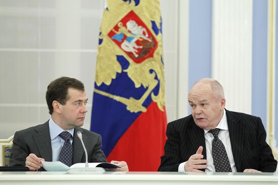 Dmitry Medvedev meets with members of Public Chamber