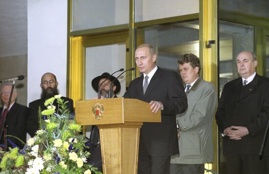 Vladimir Putin attends Jewish Center opening ceremony