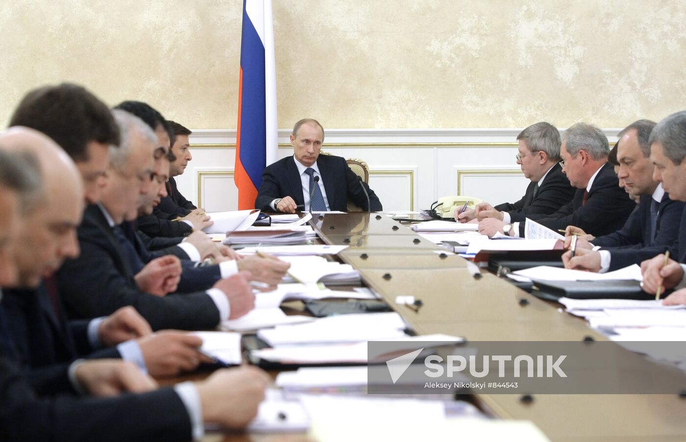 Vladimir Putin chairs meeting of government commission