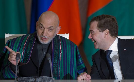 Dmitry Medvedev, Hamid Karzai hold talks