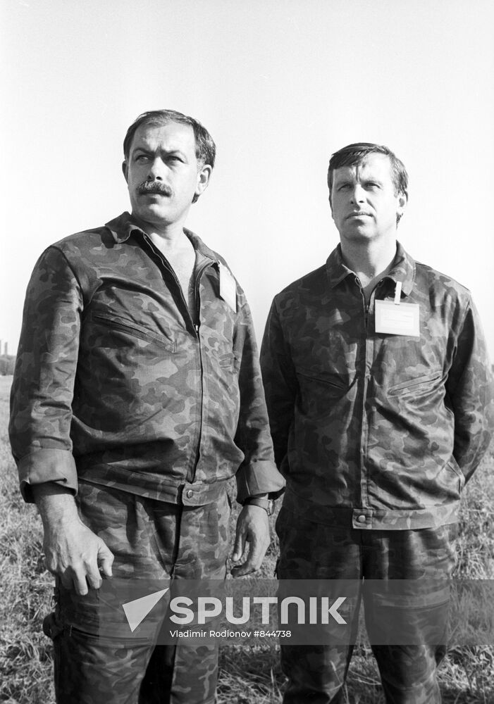 Pilots Alexander Grishchenko and Anatoly Dyatlov