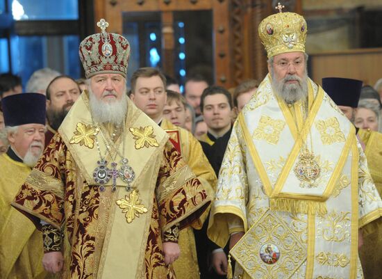 Patriarch Kirill consecrates banners of Russian Cossacks