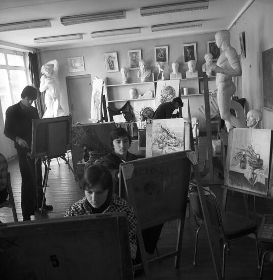 Fedoskino miniature painting school