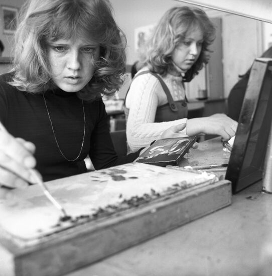 Fedoskino miniature painting school