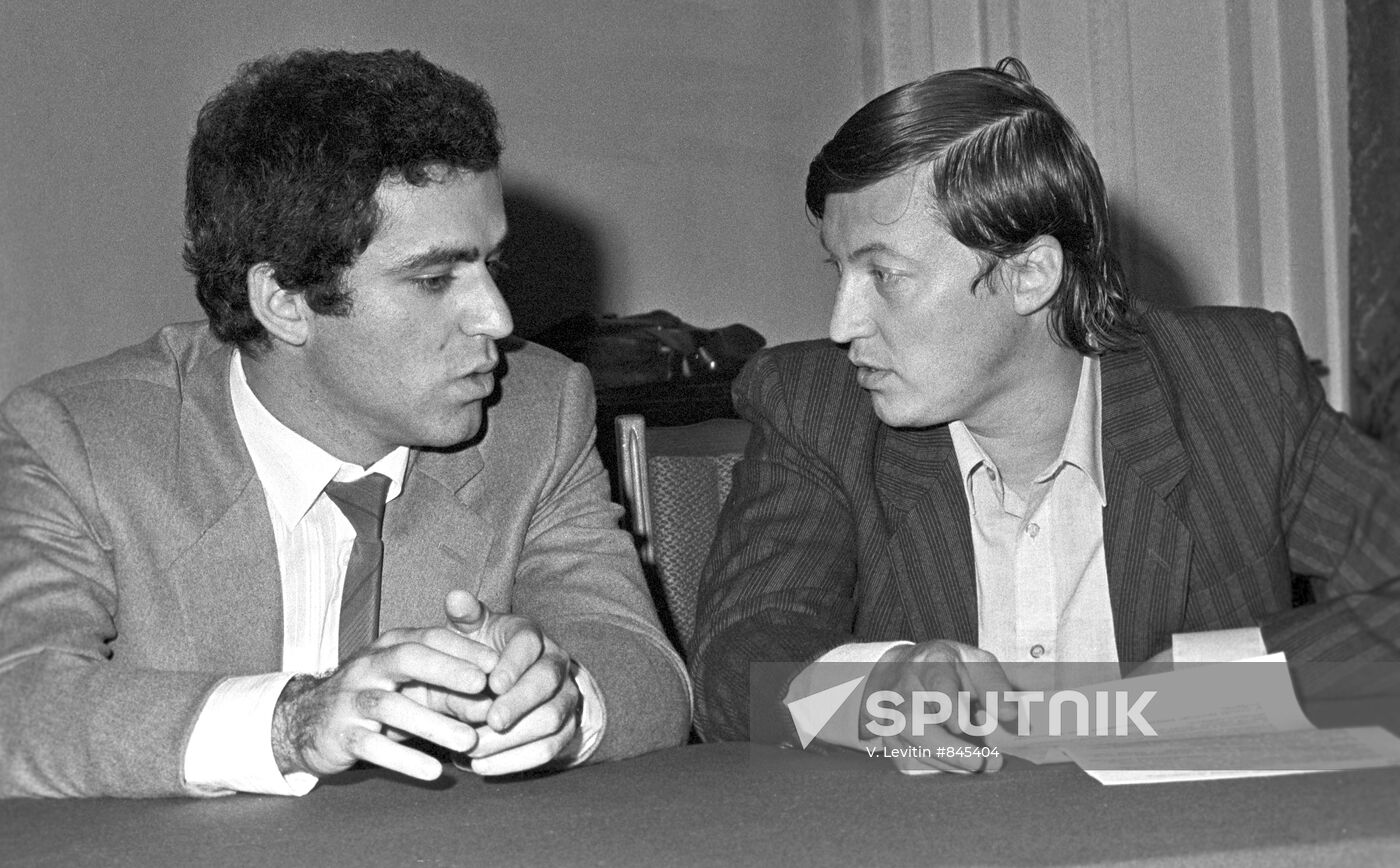 Garry Kasparov and Anatoly Karpov