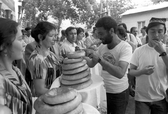 Hospitable welcome of members of the festival