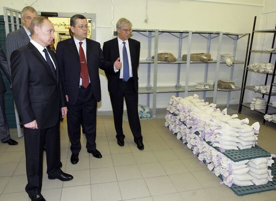 Vladimir Putin visits Central Depository of Bank of Russia