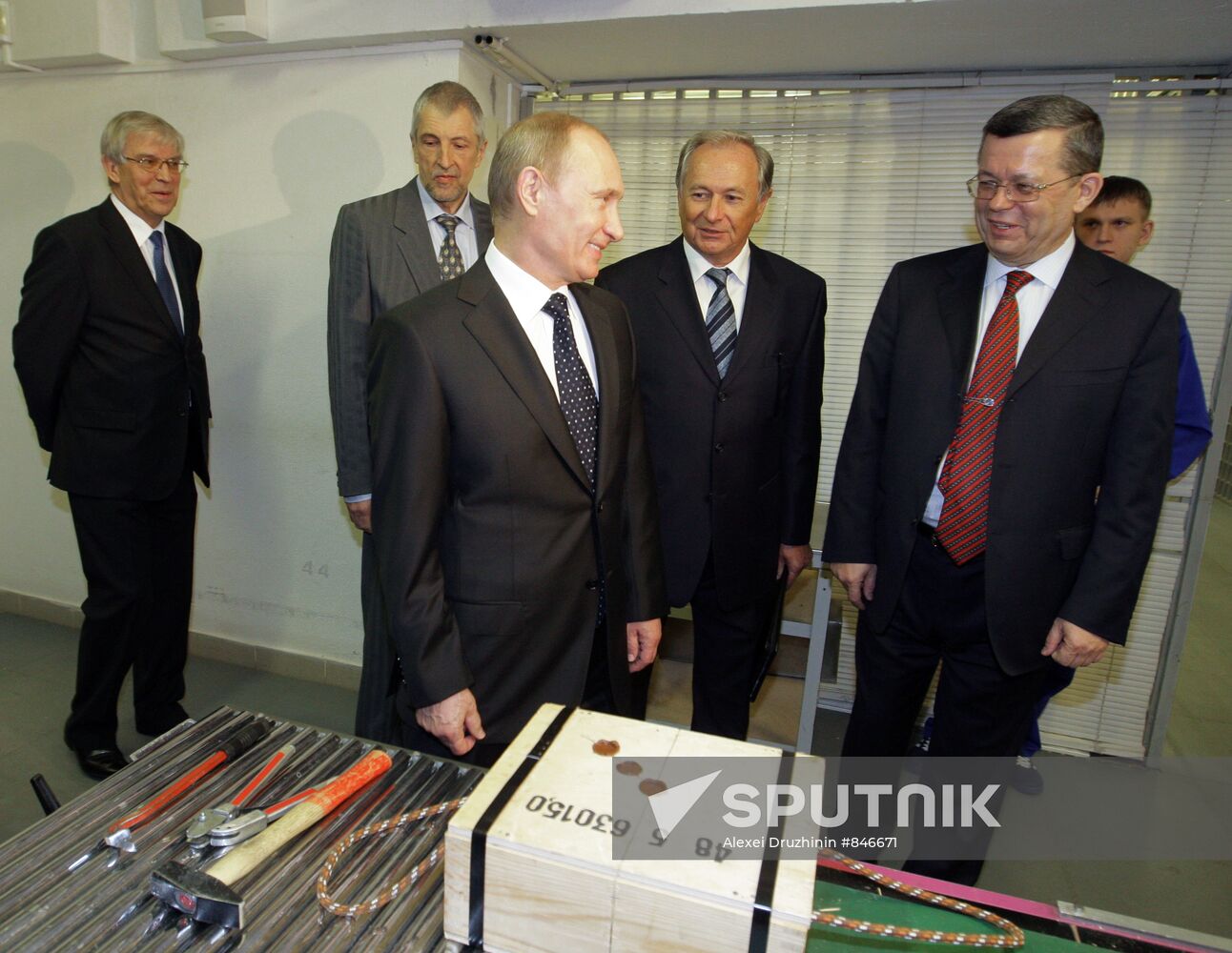 Vladimir Putin visits Central Depository of Bank of Russia