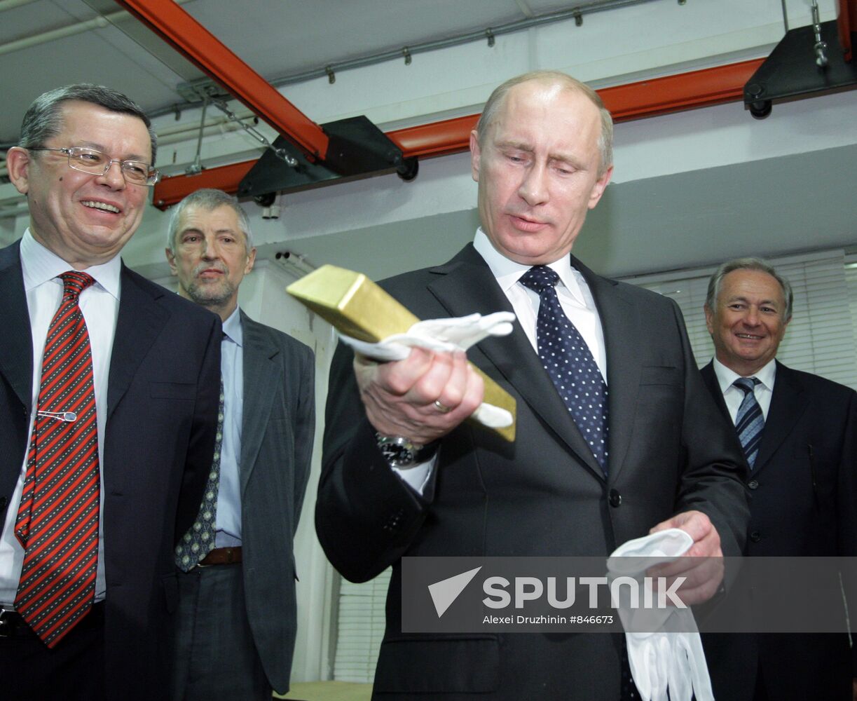 Vladimir Putin visits Central Depository of Bank of Russia