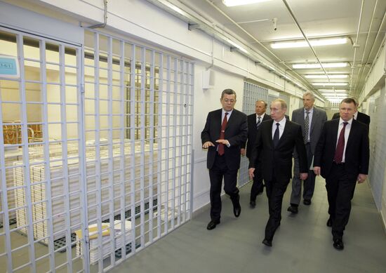Vladimir Putin visits Central Depository of Bank of Russia