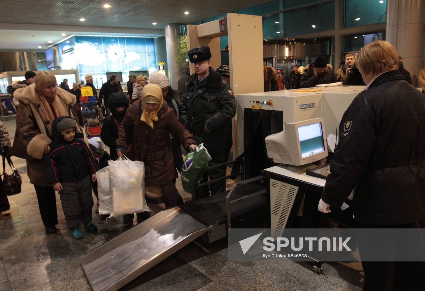 Blast hits Domodedovo airport