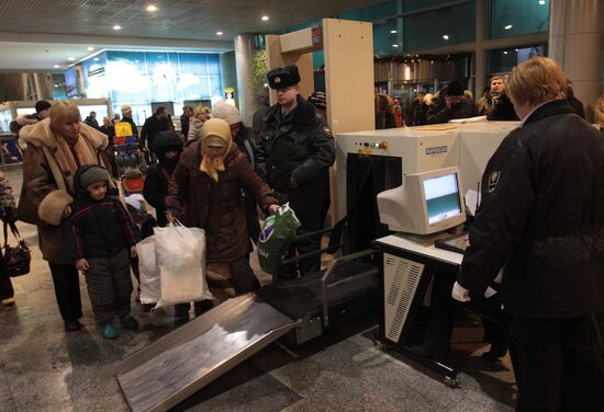 Blast hits Domodedovo airport
