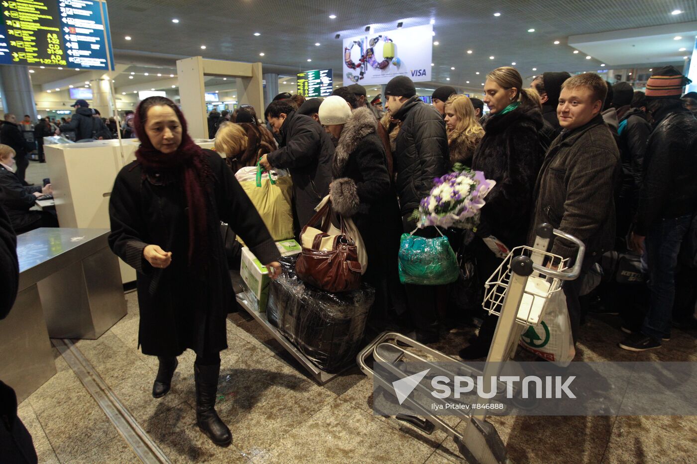 Blast hits Domodedovo airport