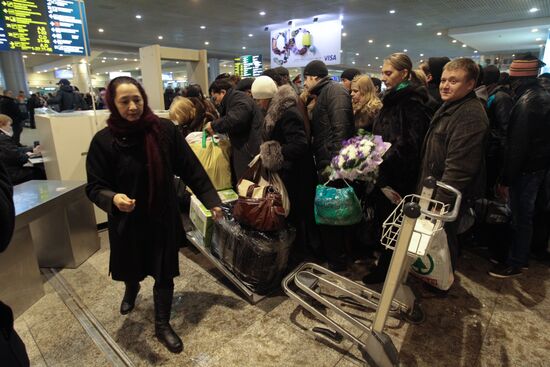 Blast hits Domodedovo airport