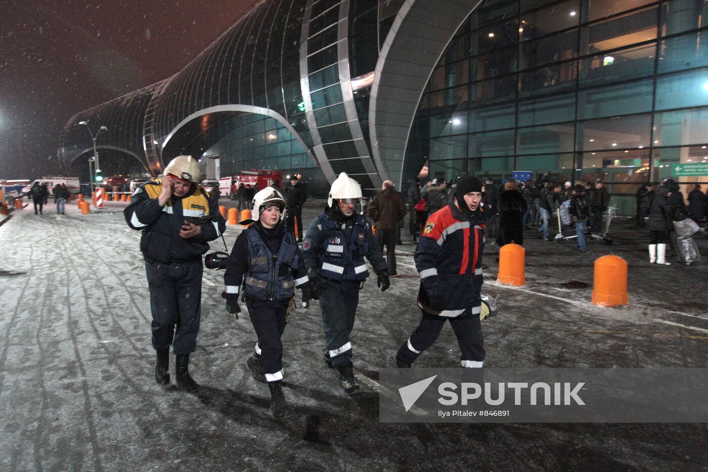 Blast hits Domodedovo Airport