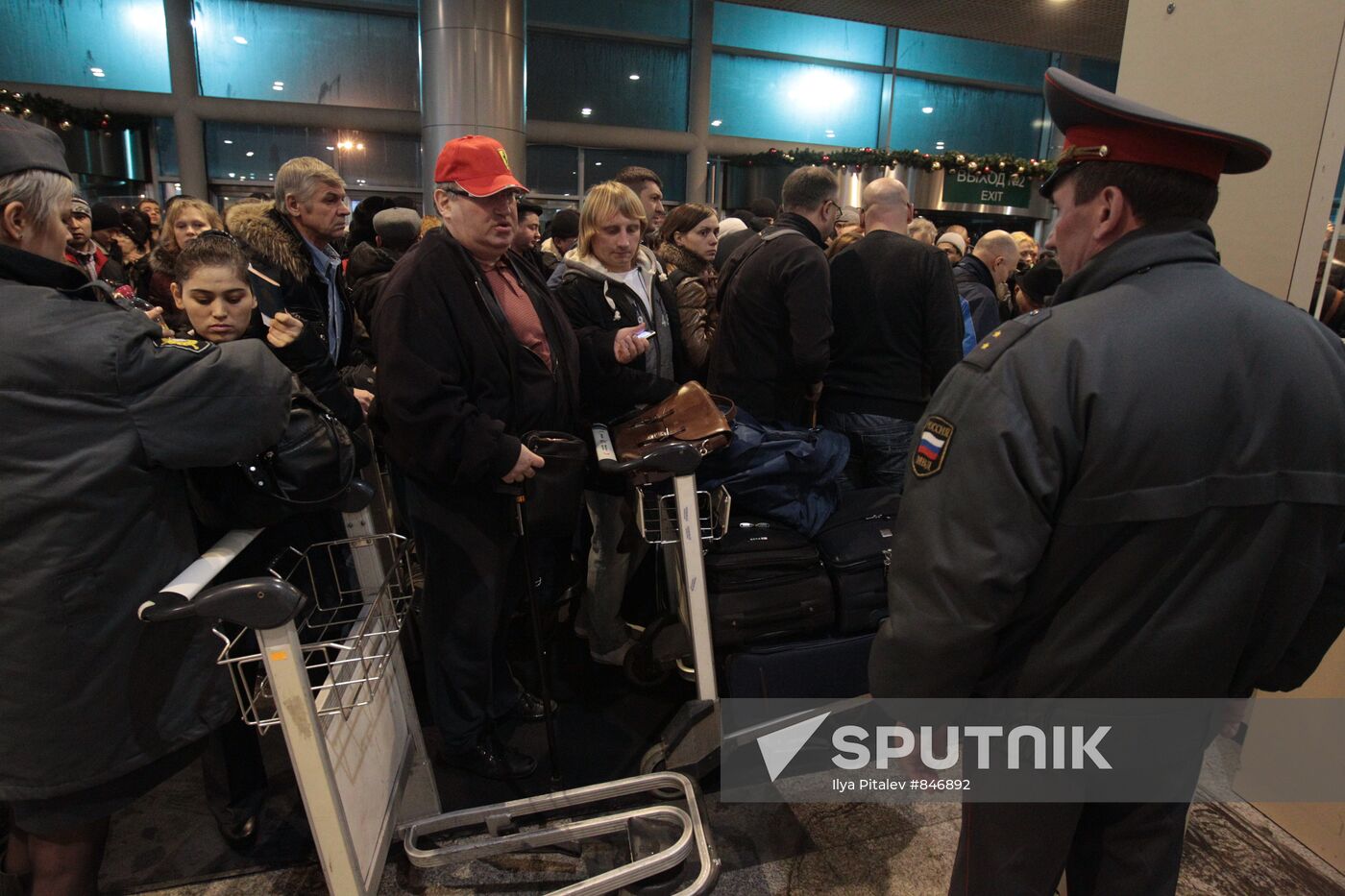 Blast hits Domodedovo airport