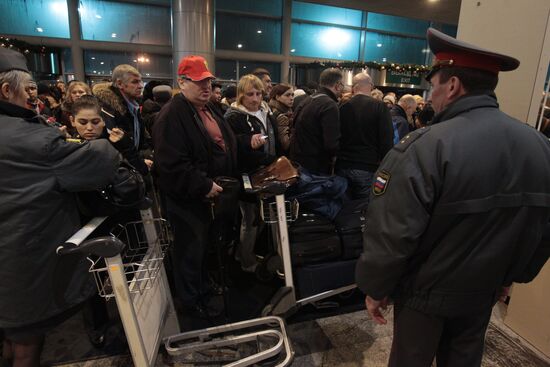 Blast hits Domodedovo airport