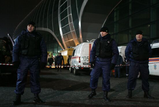 Blast hits Domodedovo airport