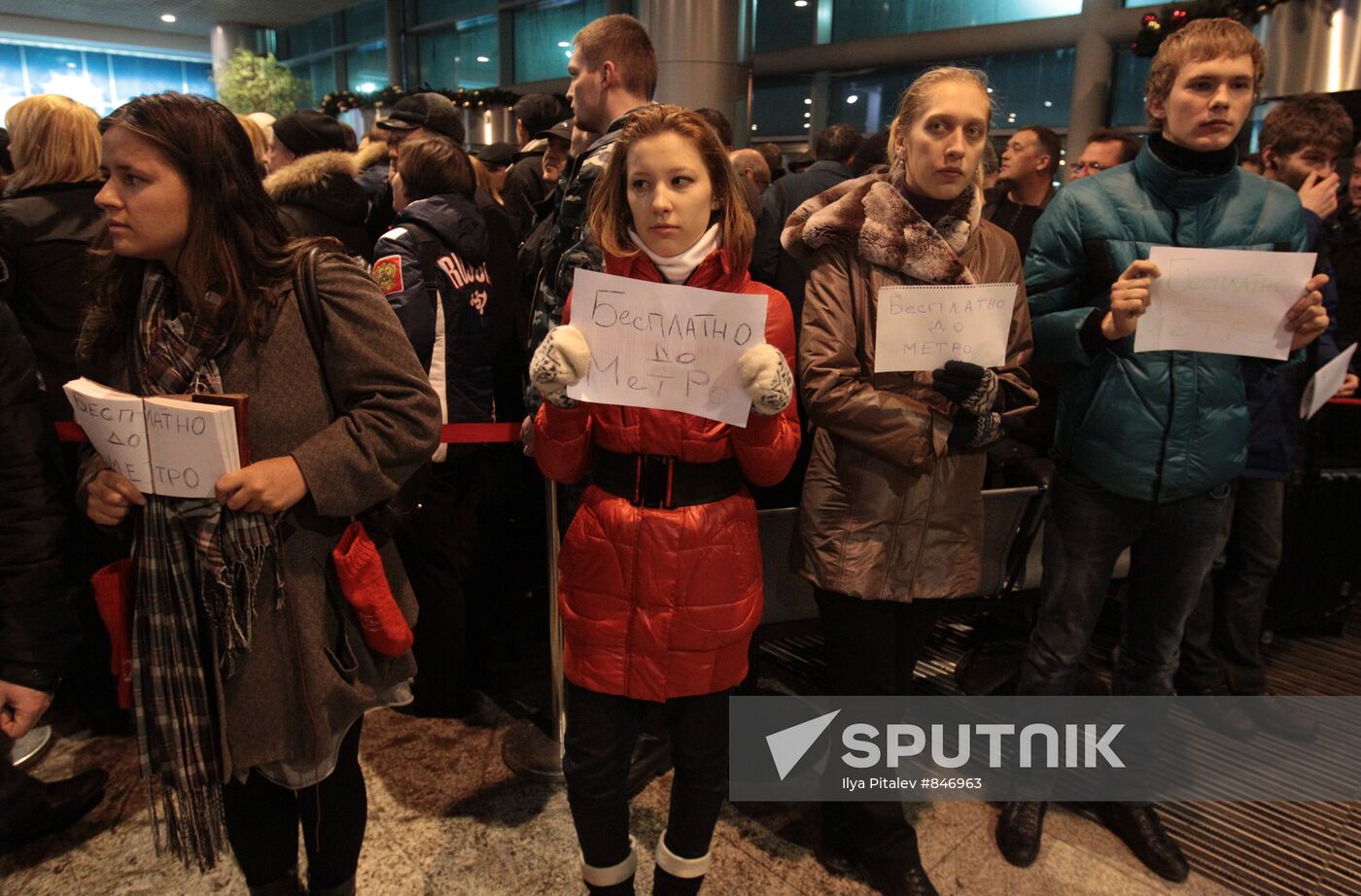 Blast hits Domodedovo airport