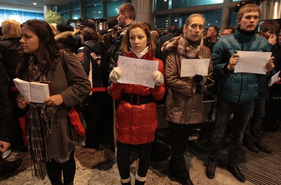 Blast hits Domodedovo airport