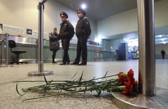 Flowers on the floor at the Domodedovo arrival's hall