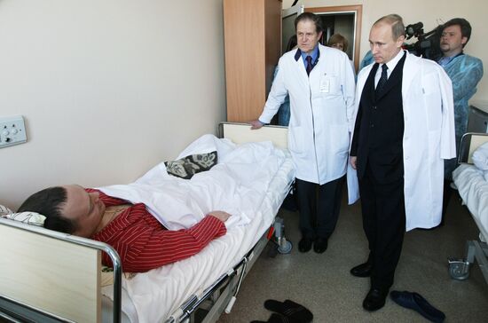 Vladimir Putin visits victims of Domodedovo blast