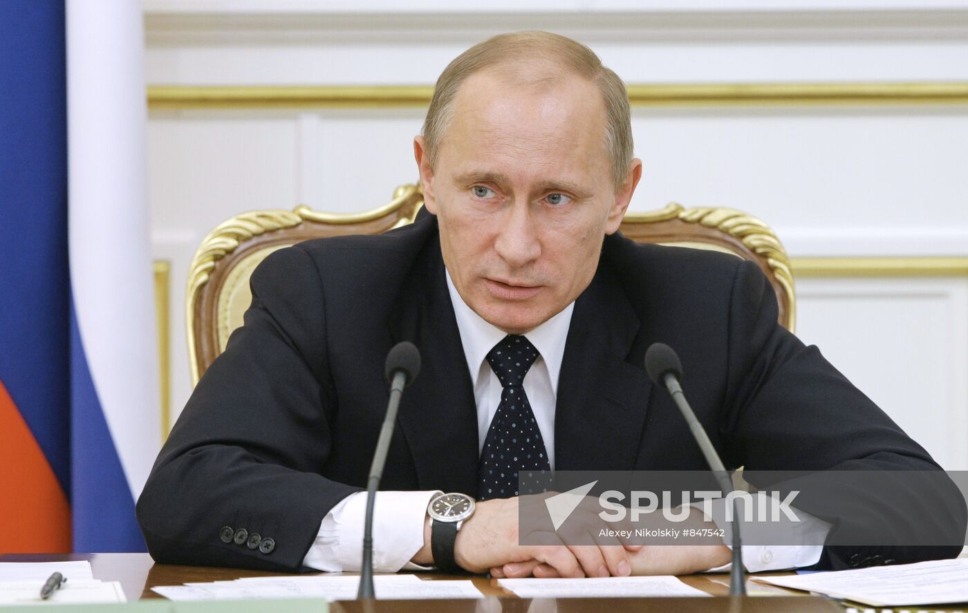 Vladimir Putin conducts government presidium meeting