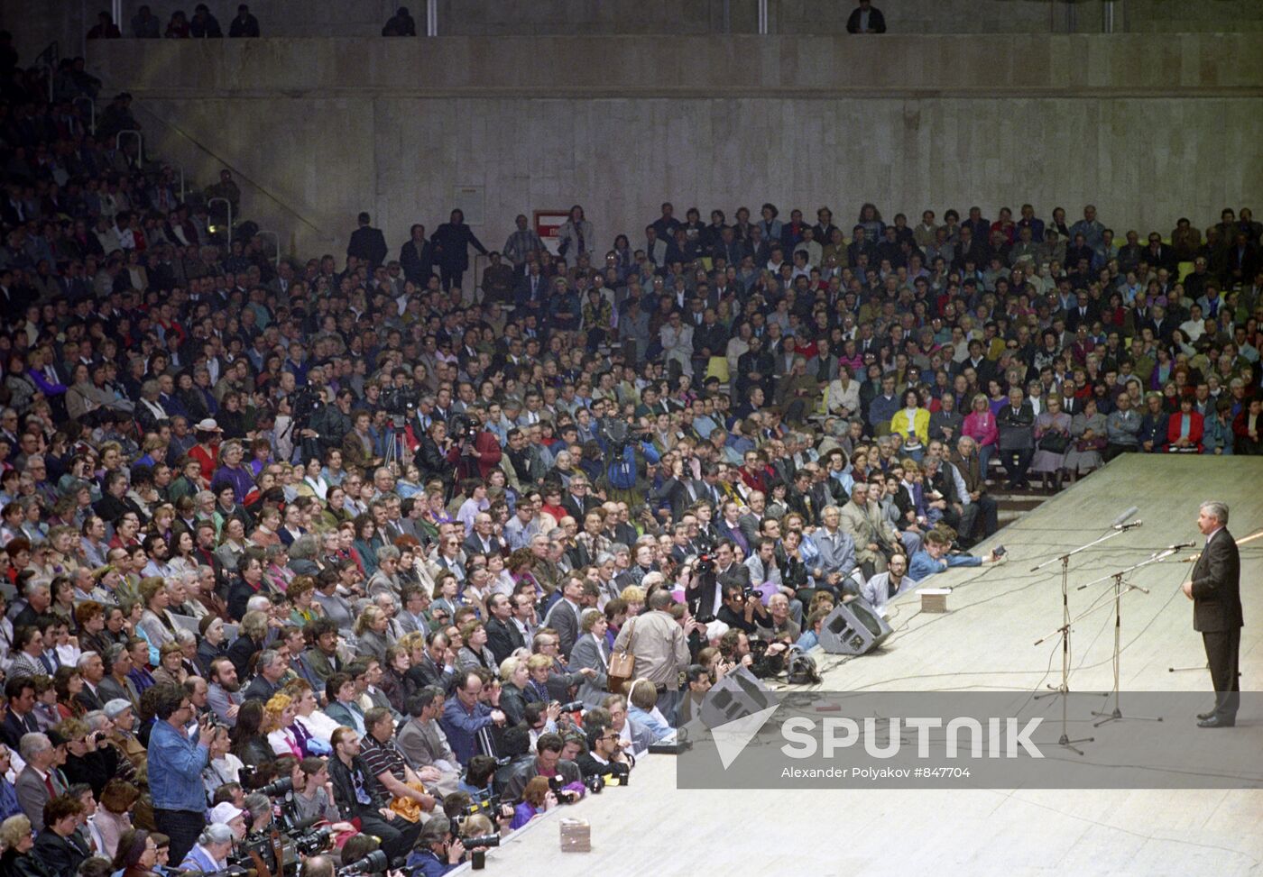 Alexander Rutskoy meeting with readers of Zavtra newspaper