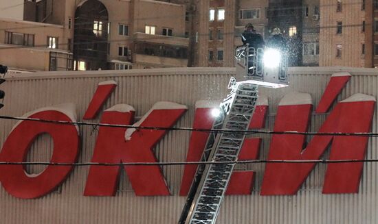 Roof collapses at O'KEI chain supermarket in St.Petersburg