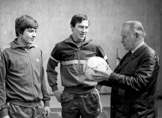 Senior coach of "Spartak" team K. Beskov with players