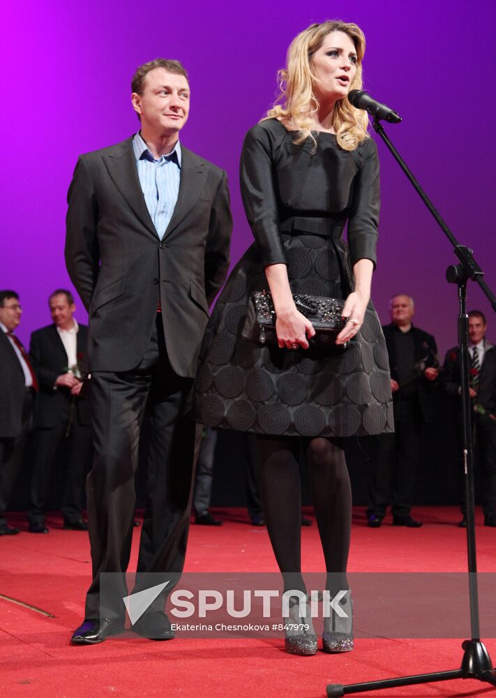 Marat Basharov, Mischa Barton