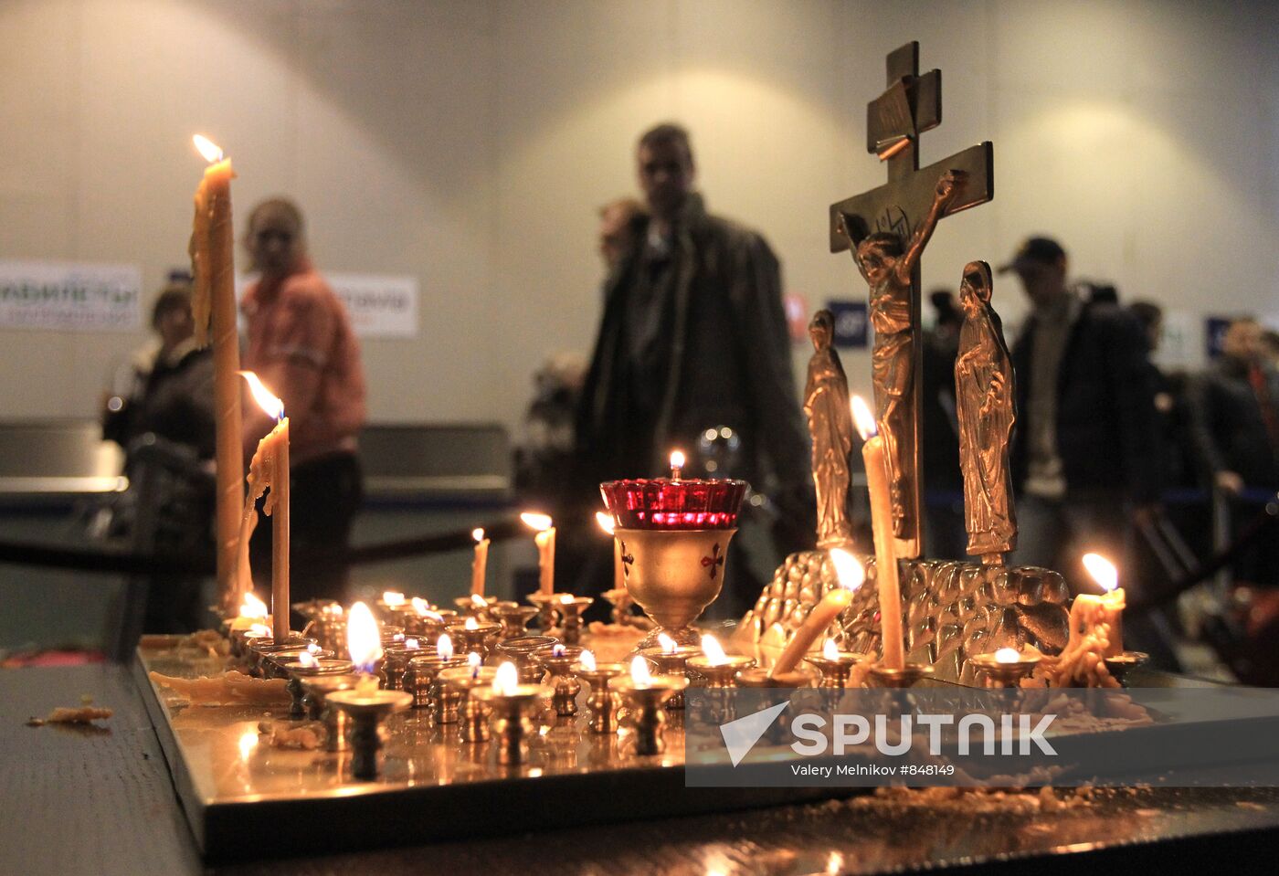 Candles for peace of Domodedovo blast victims