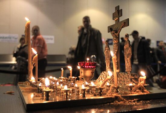 Candles for peace of Domodedovo blast victims