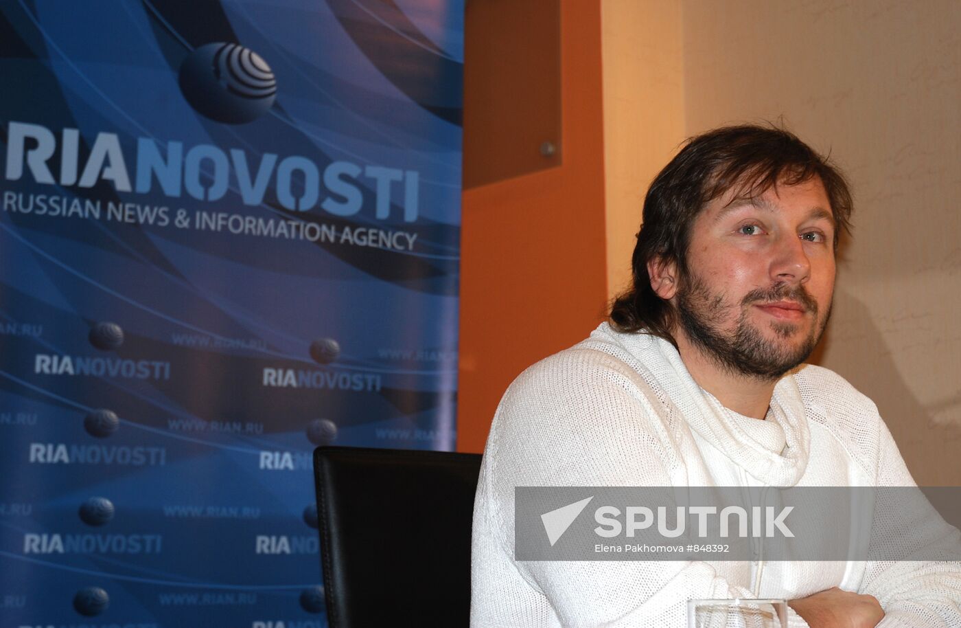 Yevgeny Chichvarkin attends Moscow-London videoconference