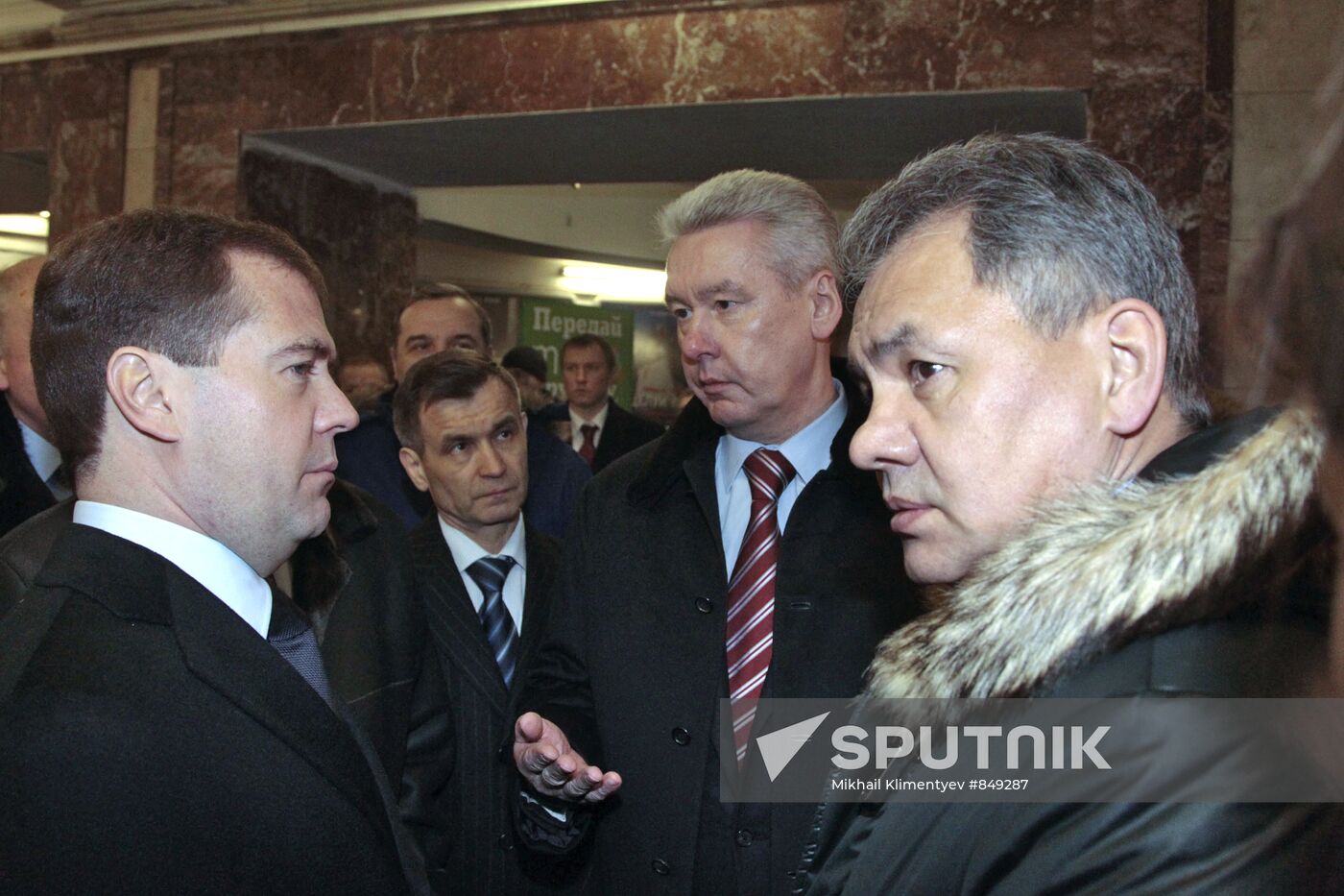 Dmitry Medvedev visits Moscow underground