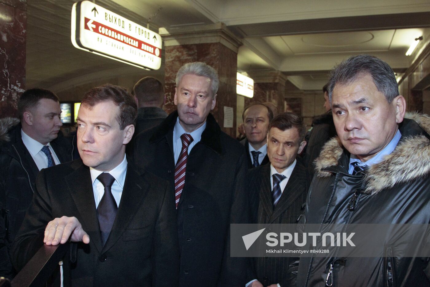Dmitry Medvedev visits Moscow underground