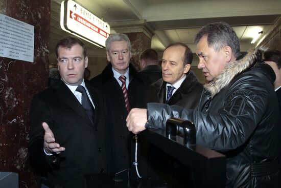 Dmitry Medvedev visits Moscow underground