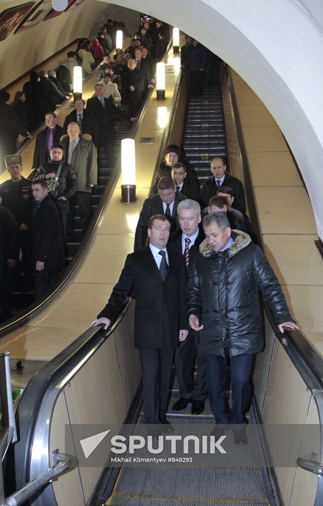 Dmitry Medvedev visits Moscow underground