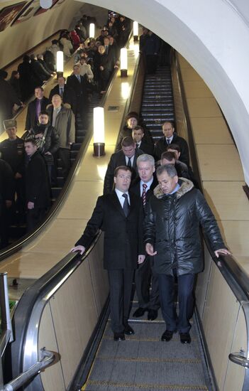 Dmitry Medvedev visits Moscow underground