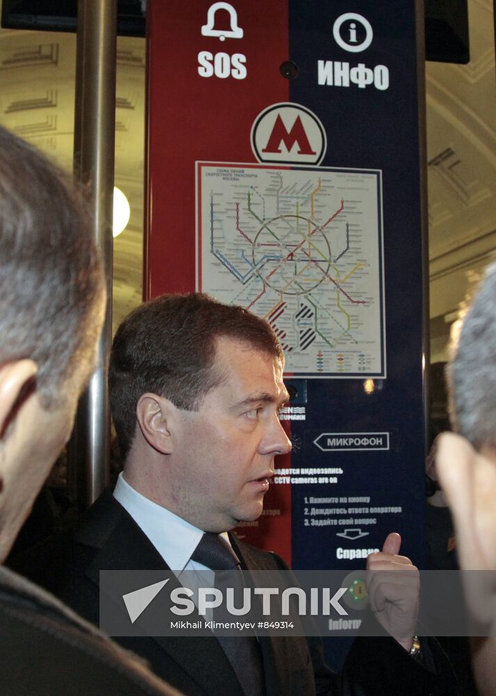 Dmitry Medvedev visits Moscow metro