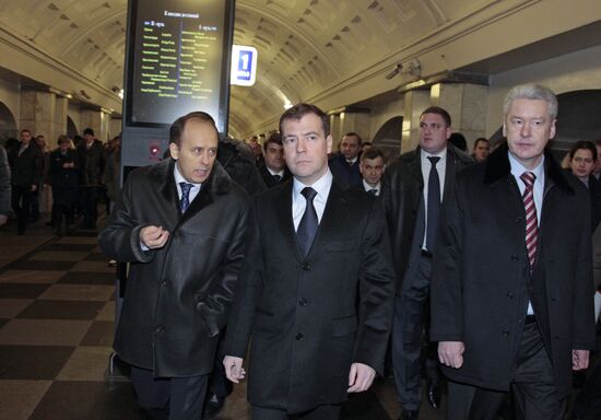Dmitry Medvedev visits Moscow metro