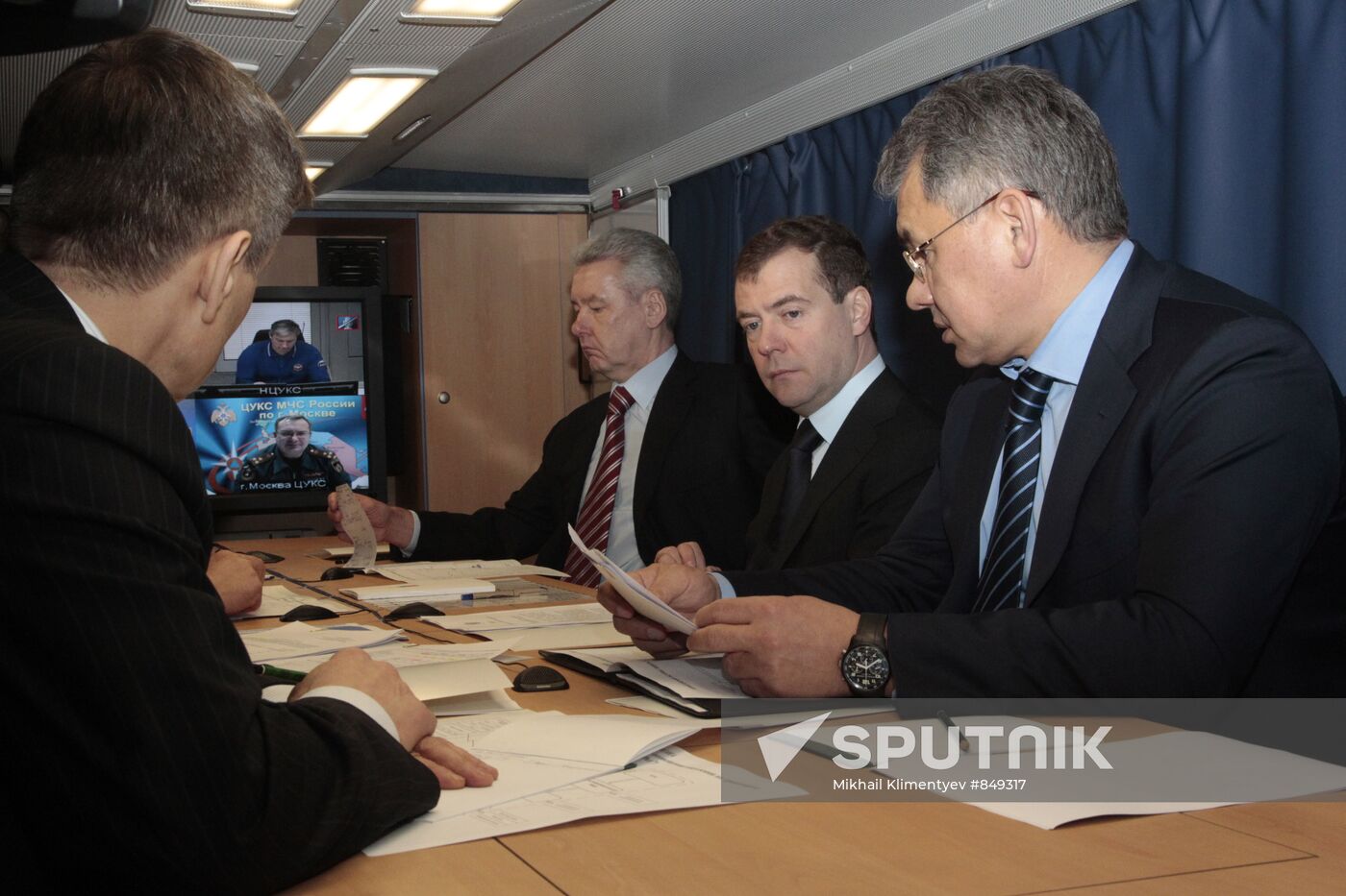 Dmitry Medvedev visits Moscow underground