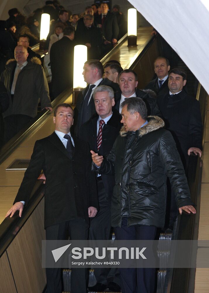 Dmitry Medvedev visits Moscow metro