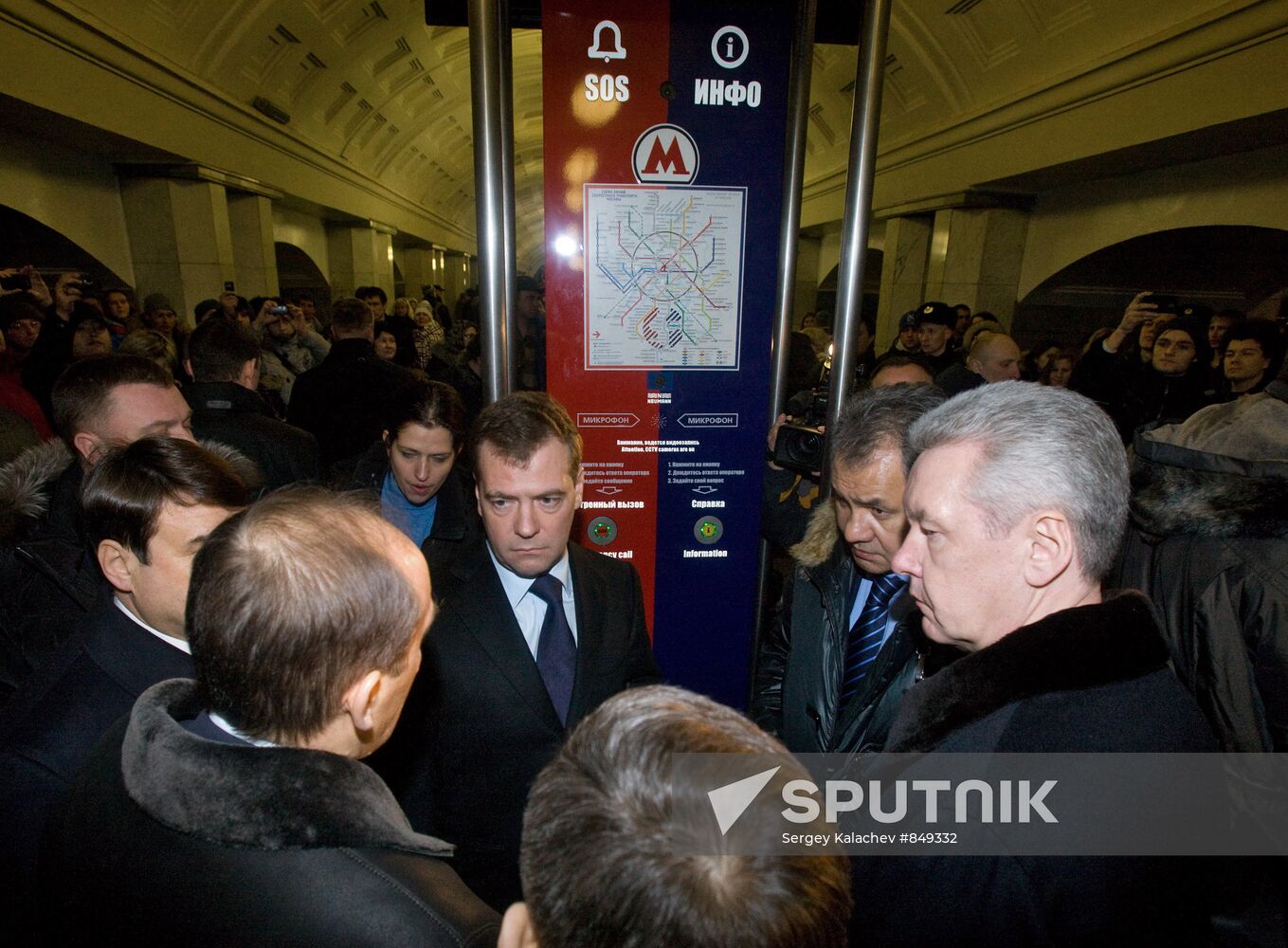 Dmitry Medvedev visits Moscow metro