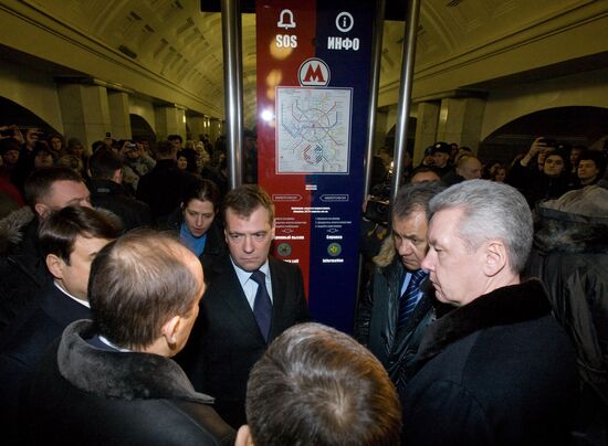 Dmitry Medvedev visits Moscow metro