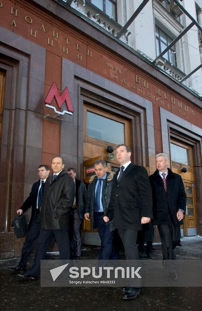 Dmitry Medvedev visits Moscow metro